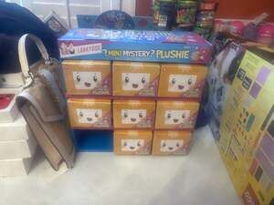 LankyBox Mini Mystery Plushie – ,